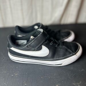 Nike Court Legacy
Big Kids' Shoes